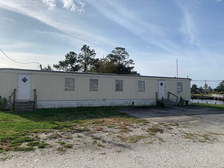 More Photos Of 975 Gull Rock Rd, Engelhard Warehouse For Sale