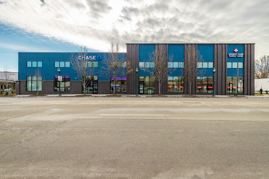 Primary Photo Of 306 Cherokee Blvd, Chattanooga Bank For Sale