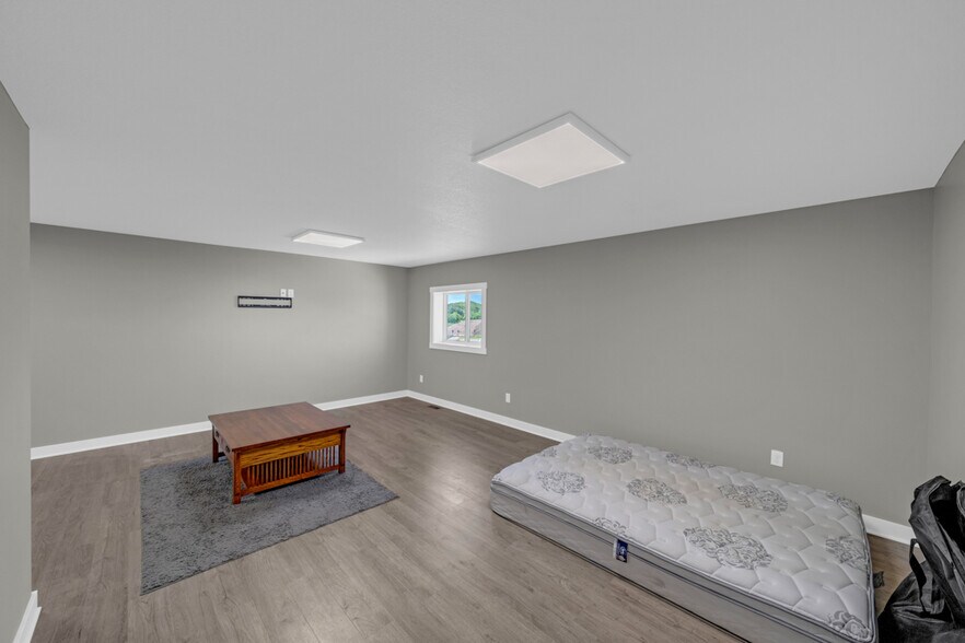 More Photos Of 2618 Eastgate Dr, Boone Industrial For Sale