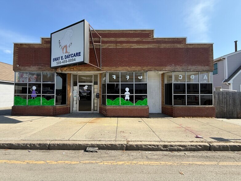 Primary Photo Of 118 W Boylston St, Worcester Freestanding For Sale