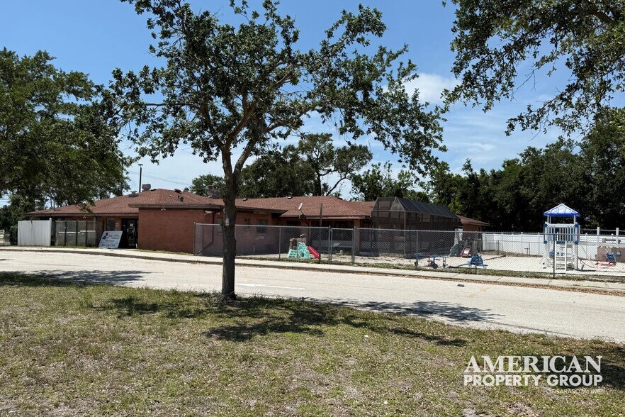 More Photos Of 2209 75th St W, Bradenton Religious Facility For Lease