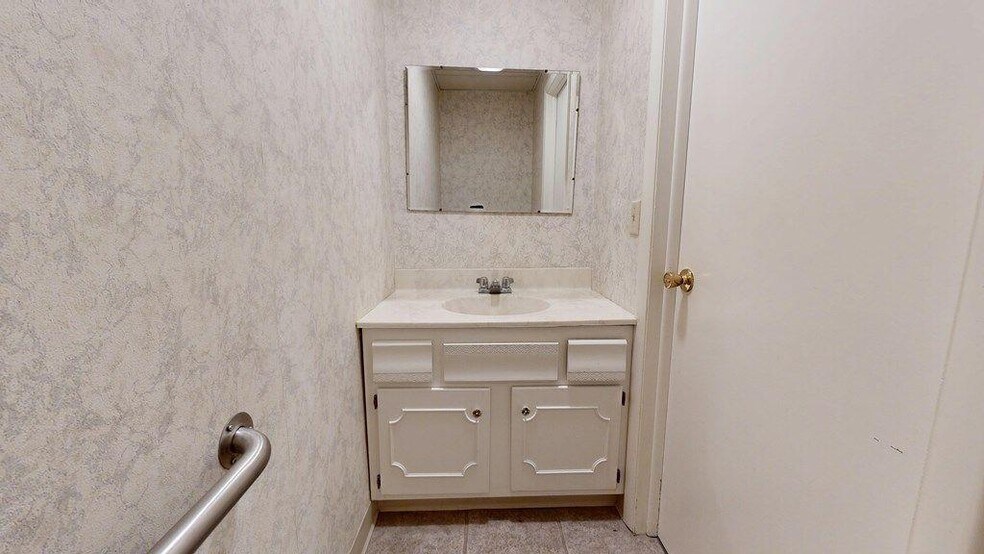 More Photos Of 70 W Smiley Ave, Shelby Medical For Sale