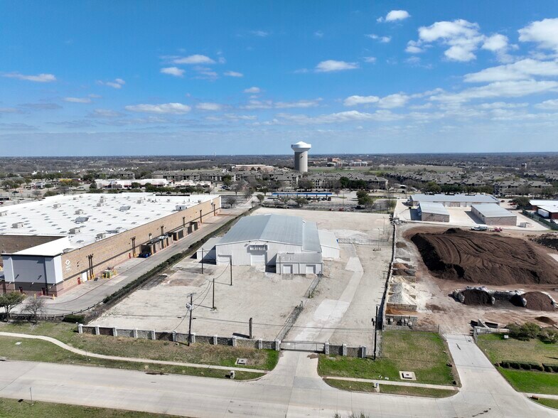 More Photos Of 6000 Split Trail Rd, Plano Warehouse For Lease