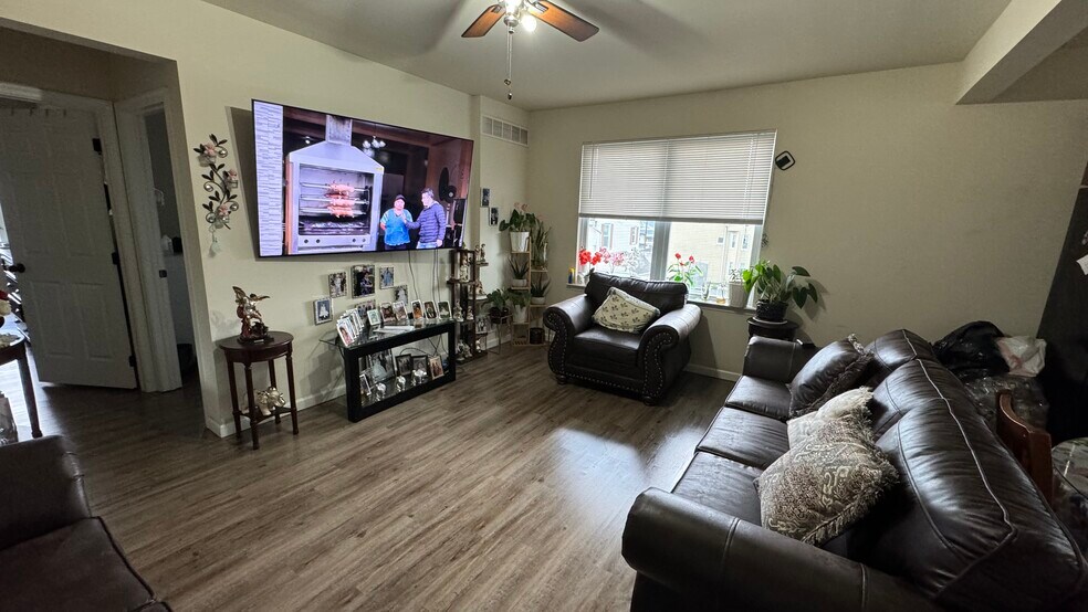 More Photos Of 550 S Main St, Nazareth General Retail For Sale
