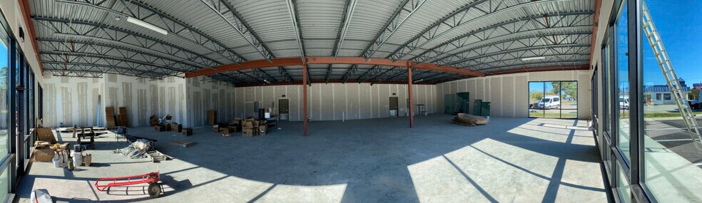 More Photos Of 1300 Elm St W, Hampton Restaurant For Sale