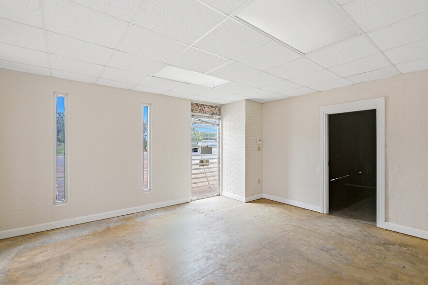 More Photos Of 4107 Port Lavaca Dr, Victoria Showroom For Sale
