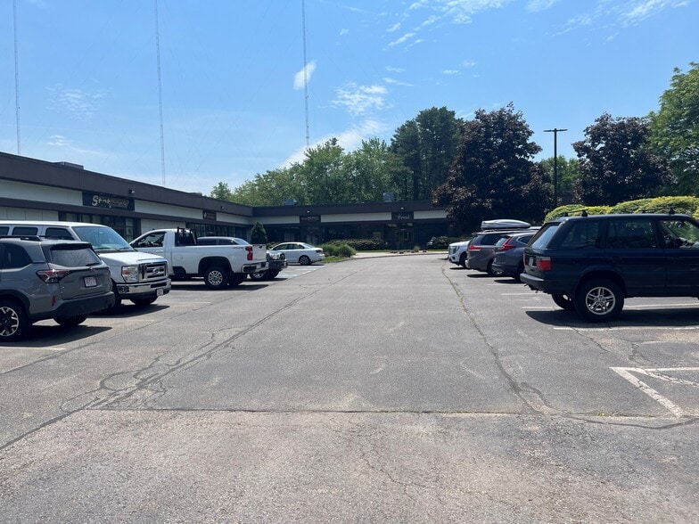 More Photos Of 200 Butterfield Dr, Ashland Warehouse For Lease