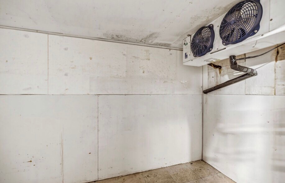 More Photos Of 810 Center St, Lewiston Restaurant For Sale
