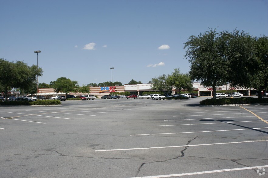 More Photos Of 1200-1320 S Madison Ave, Douglas Storefront For Lease