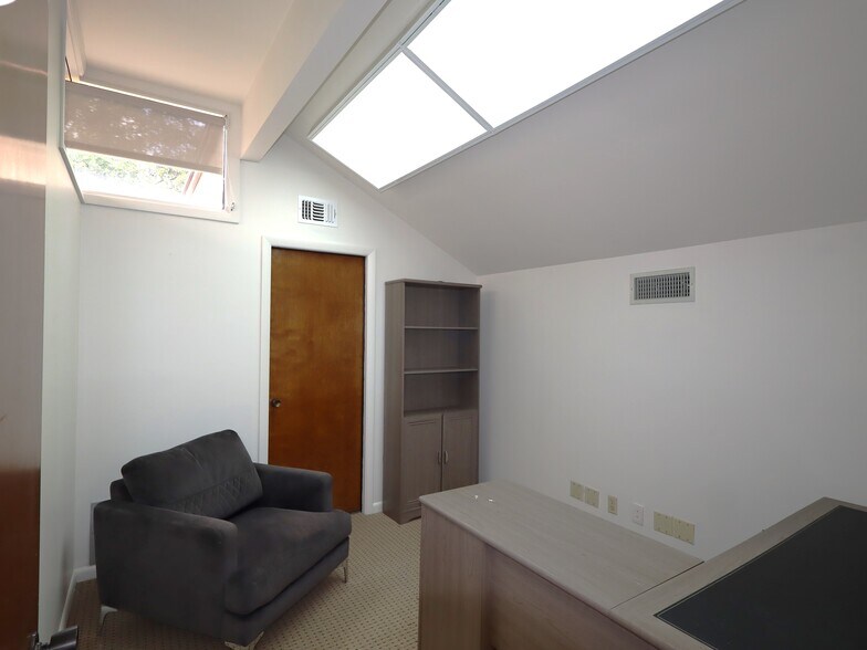 More Photos Of 4440 Merrimac Ave, Jacksonville Loft Creative Space For Lease