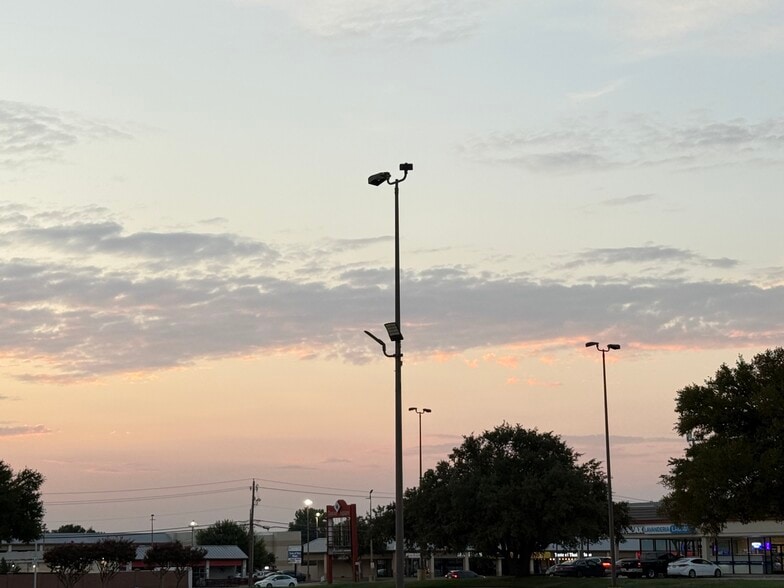 More Photos Of 910 W Parker Rd, Plano Unknown For Lease