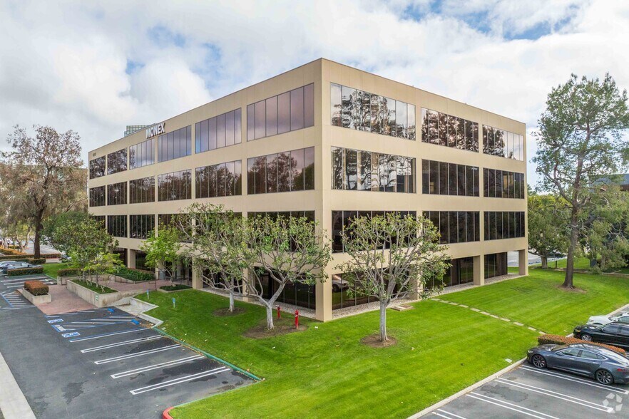 More Photos Of 4910 Birch St, Newport Beach Office For Lease