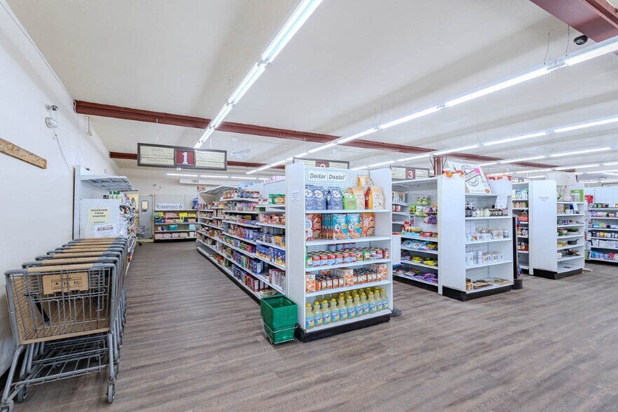 More Photos Of 234 Cedar St, Tigerton Supermarket For Sale