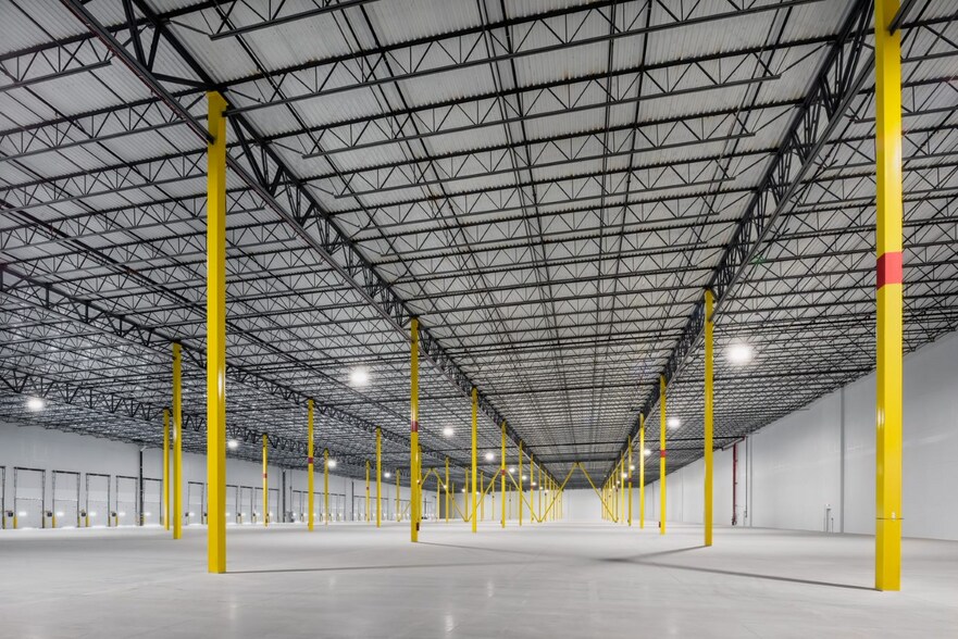 More Photos Of 384-386 South St, Shrewsbury Distribution For Lease