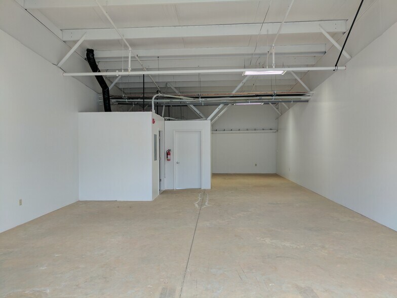 More Photos Of 158 Whitcomb Ave, Colfax Warehouse For Lease