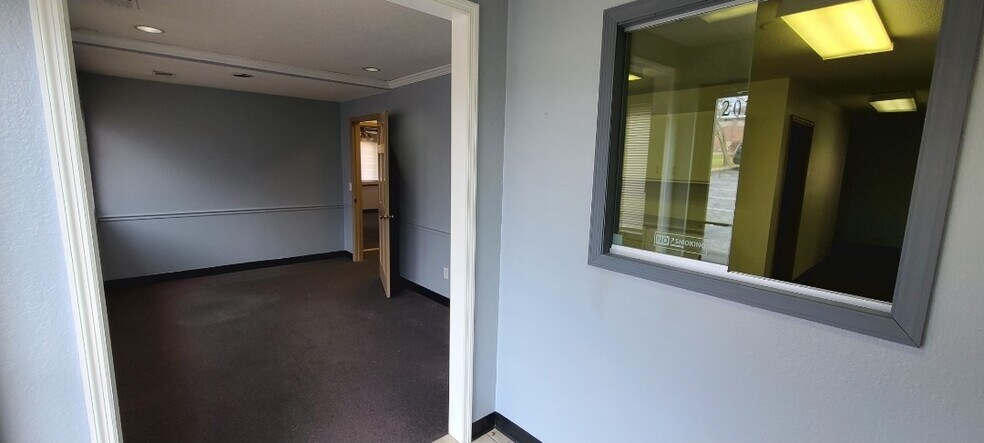 More Photos Of 2010 Bluestone Dr, Saint Charles Office For Sale