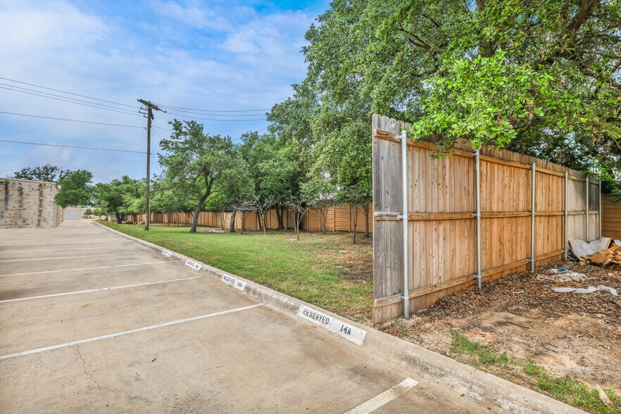 More Photos Of 2000 Windy Ter, Cedar Park Warehouse For Sale