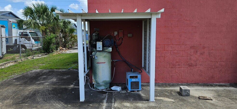 More Photos Of 3250 Dundee Rd, Winter Haven Office For Sale