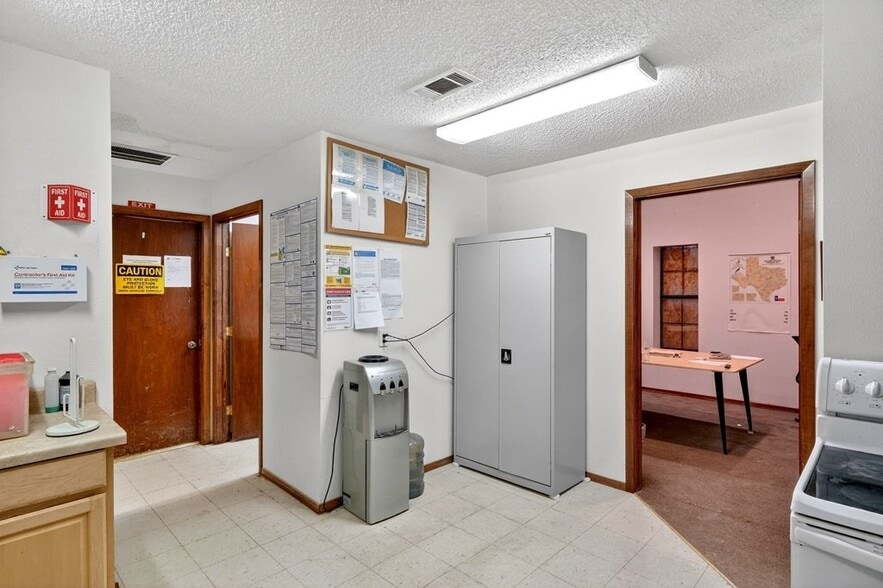 More Photos Of 8316 W I-20, Midland Warehouse For Sale