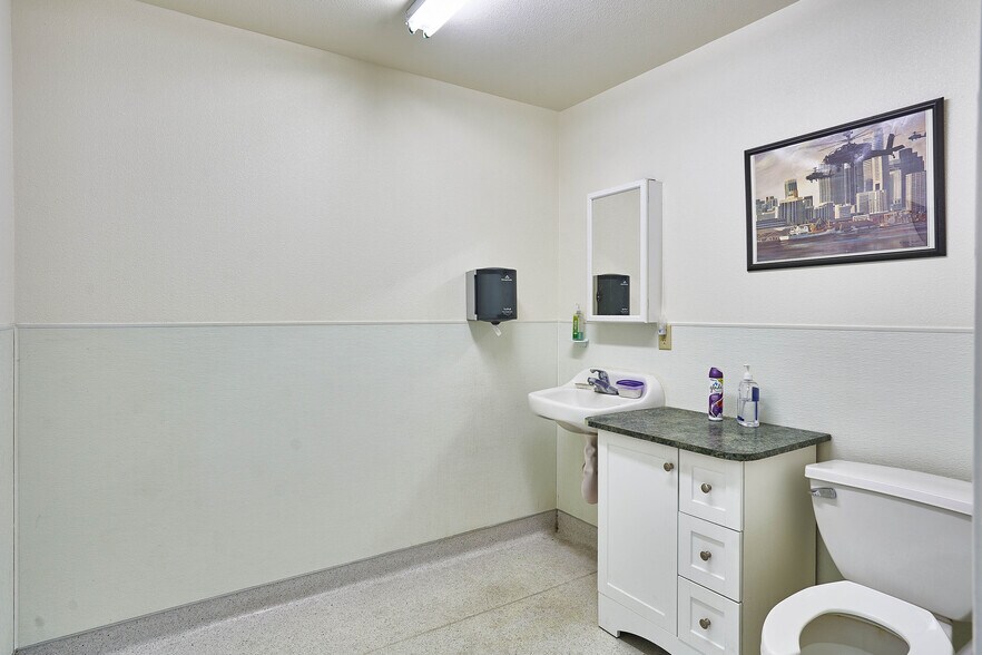 More Photos Of 590 S Grand Ave, San Jacinto Service For Sale