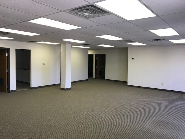 More Photos Of 8242-8296 Moberly Ln, Dallas Warehouse For Lease