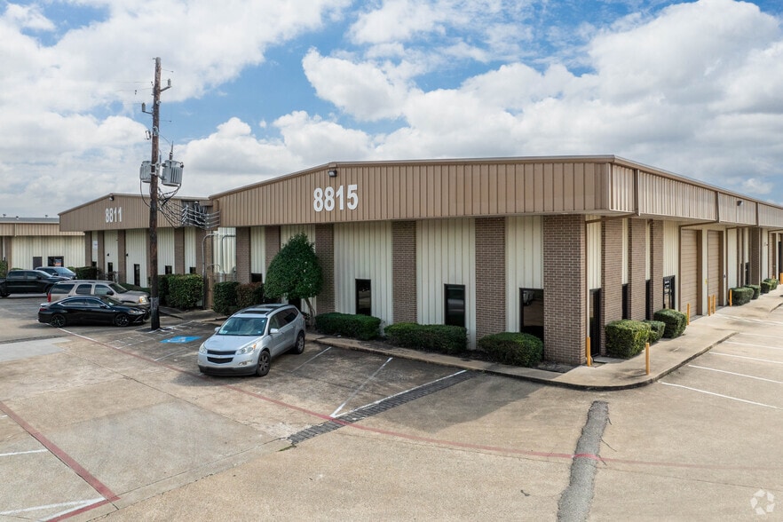More Photos Of 8807-8815 Emmott Rd, Houston Unknown For Lease