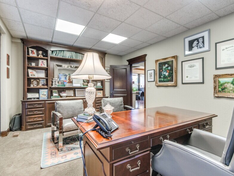 More Photos Of 2425 Wilcox Dr, Norman Office For Sale