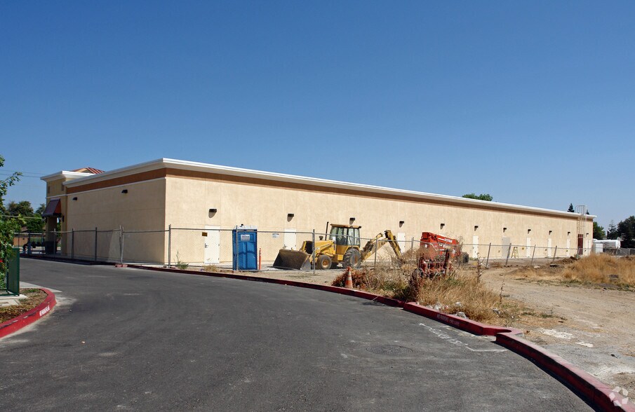More Photos Of 7500 Elsie Ave, Sacramento Storefront Retail Office For Lease