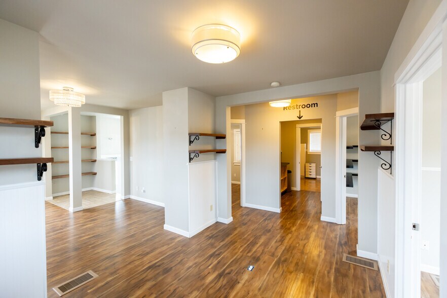 More Photos Of 1215 B St, Hood River Office For Lease