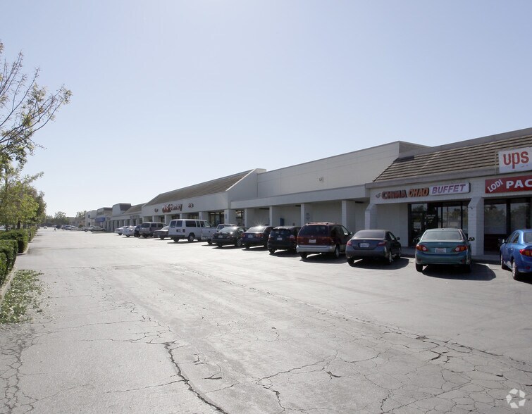 More Photos Of 708-872 W Kettleman Ln, Lodi General Retail For Lease
