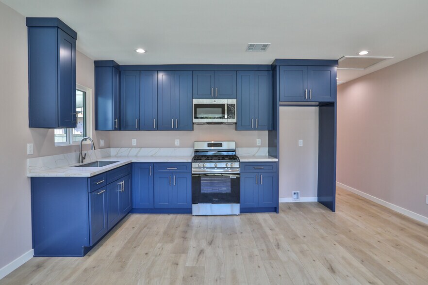 More Photos Of 2111 Scott Rd, Burbank Apartments For Sale