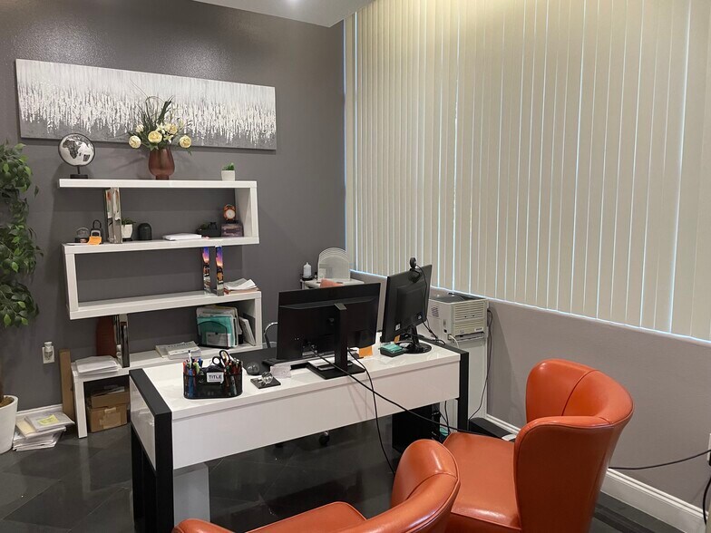 More Photos Of 8810 Commodity Cir, Orlando Showroom For Lease