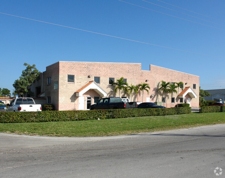 More Photos Of 2201-2221 NW 22nd St, Pompano Beach Flex For Lease