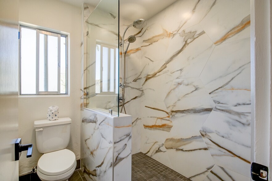 More Photos Of 13383 Sierra Way, Kernville Hotel For Sale