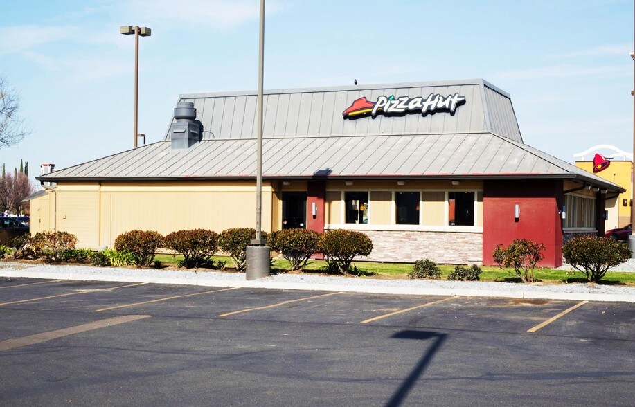 Primary Photo Of 1029 N Lemoore Ave, Lemoore Fast Food For Lease