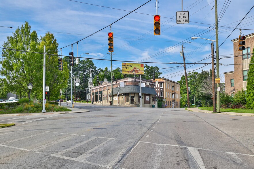 More Photos Of 3235-3245 Woodburn Ave, Cincinnati Storefront For Sale
