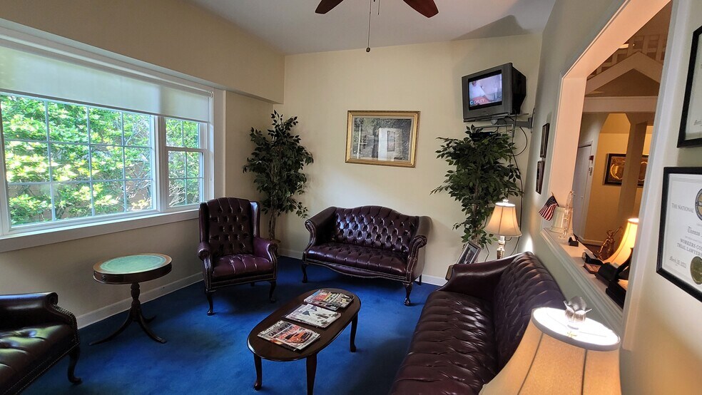 More Photos Of 101 Chapman St, Greenville Office For Sale