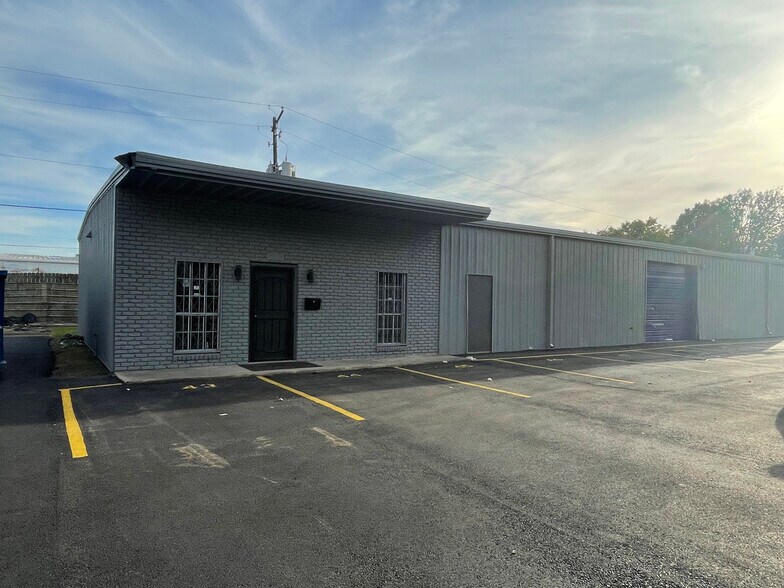 More Photos Of 11859 Florida Blvd, Baton Rouge General Retail For Lease