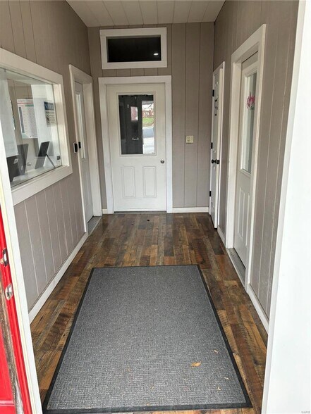 More Photos Of 201 E High St, Potosi Storefront Retail Office For Sale