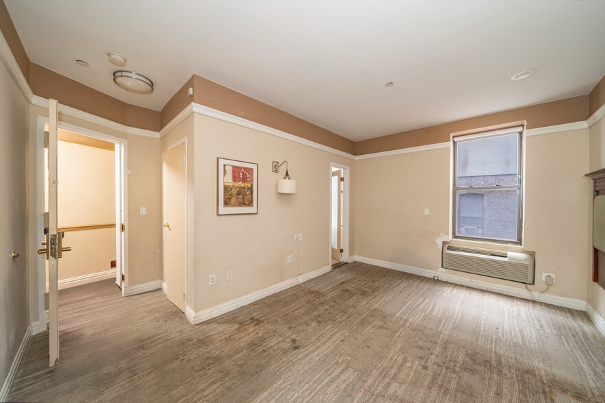 More Photos Of 129 W 46th St, New York Hotel For Sale