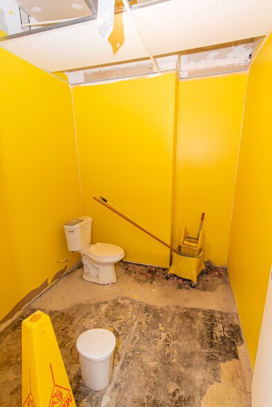 More Photos Of 19 W Bel Air Ave, Aberdeen Storefront For Lease