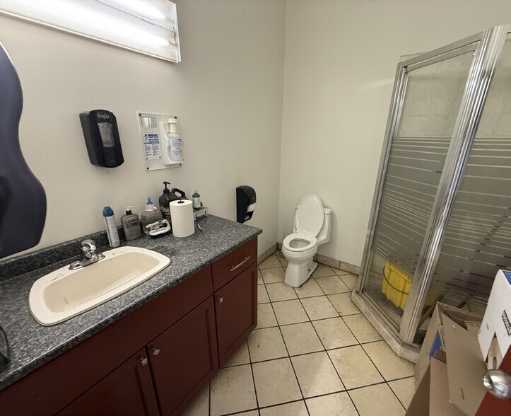 More Photos Of 1065 Oxford St, Sunnyside Industrial For Sale