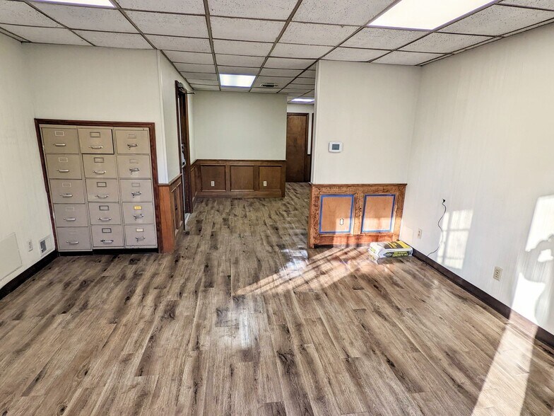 More Photos Of 2706 W 11th St, Little Rock Light Manufacturing For Sale