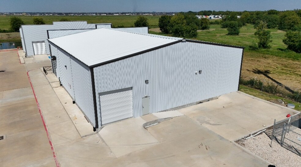 More Photos Of 18120 W Bellfort St, Richmond Warehouse For Lease