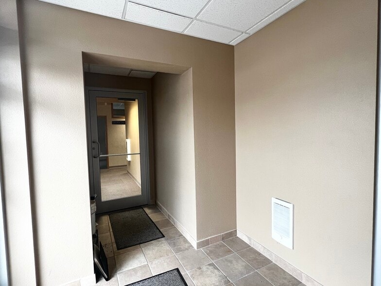 More Photos Of 809 Park Ave, Beaver Dam Office For Sale