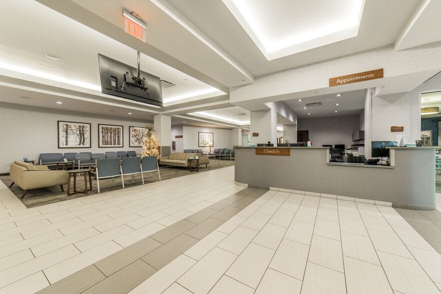 More Photos Of 808 S 52nd St, Rogers Medical For Sale