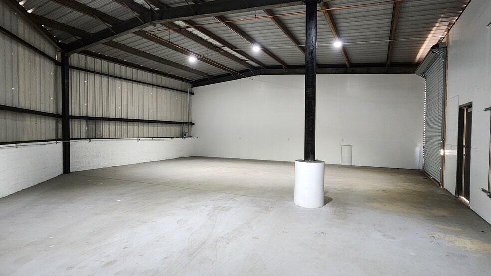 More Photos Of 3650 N 40th Ave, Phoenix Warehouse For Lease