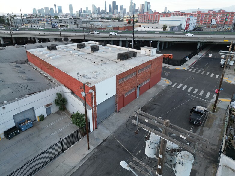 More Photos Of 1926 E 14th St, Los Angeles Warehouse For Lease
