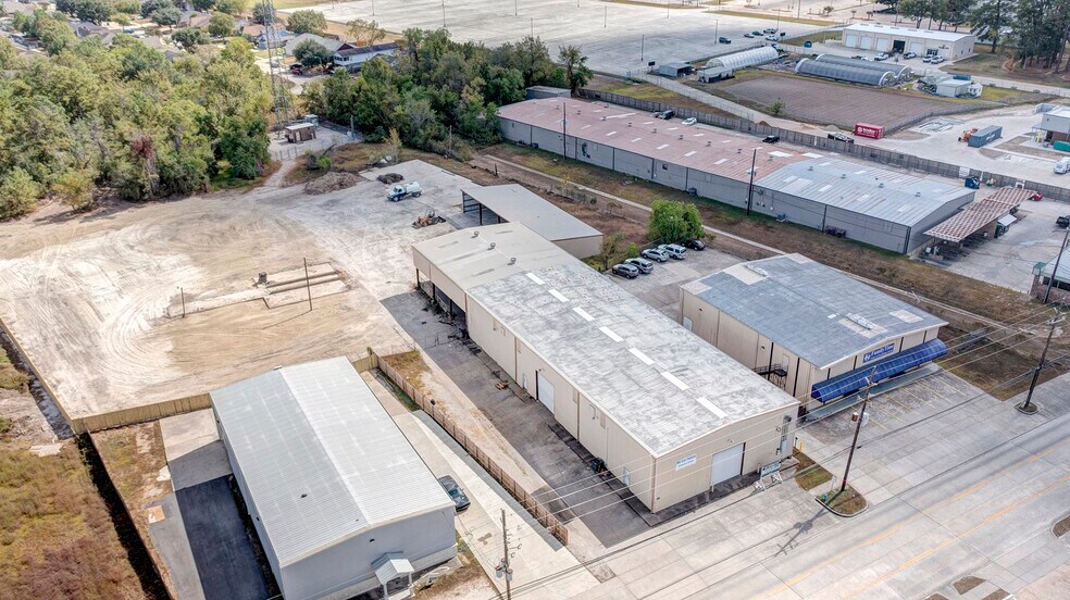 More Photos Of 1215 S Houston, Humble Warehouse For Lease