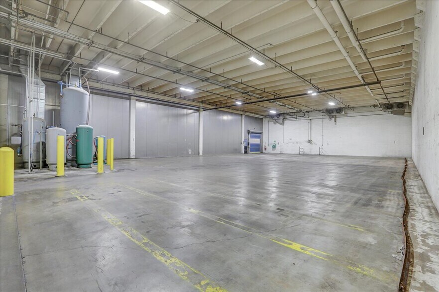 More Photos Of 901 E 66th St, Lubbock Manufacturing For Sale